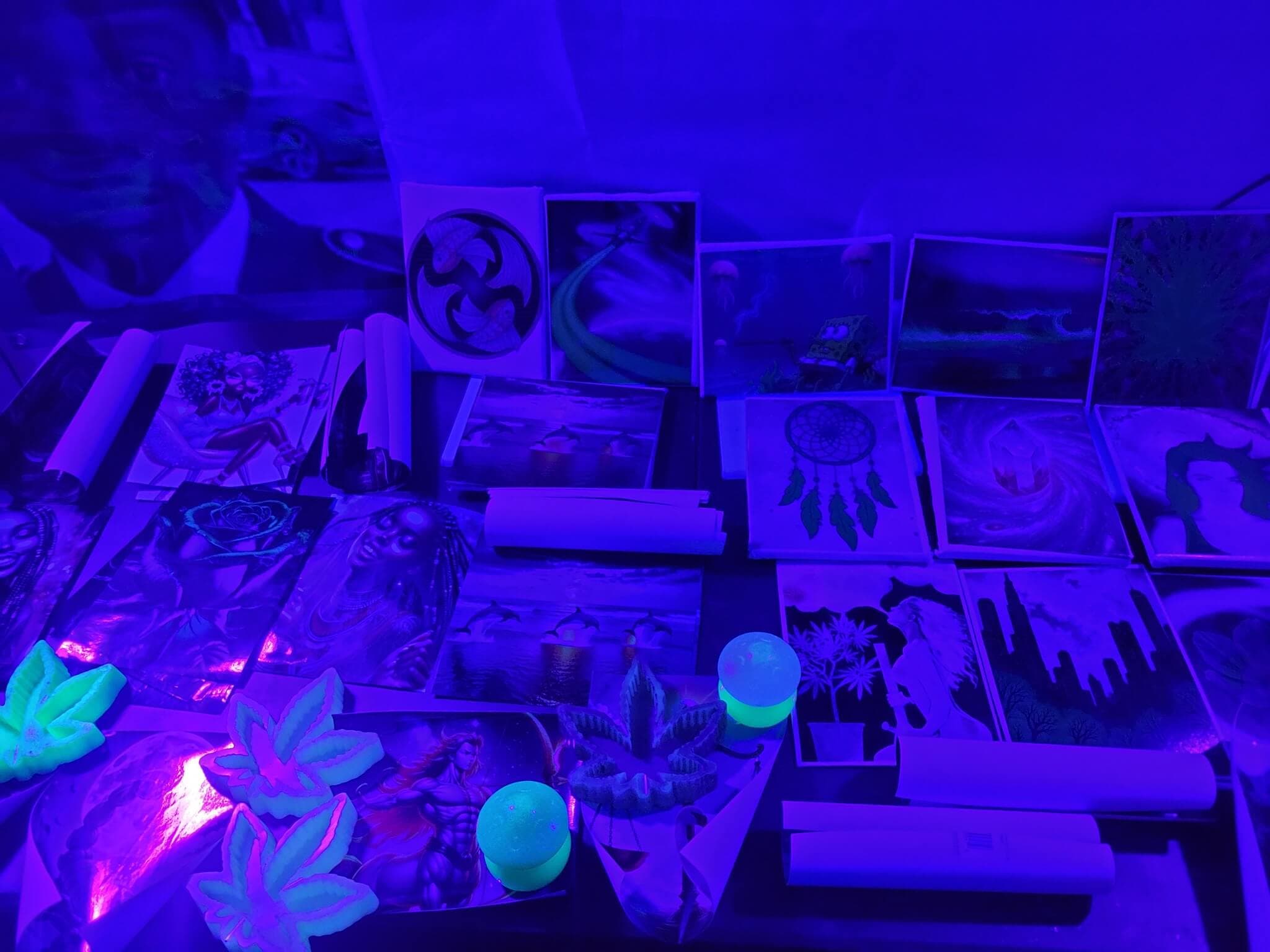 Marc Anthony
                    Designs various black light art posters and glow in the dark pot astrays
