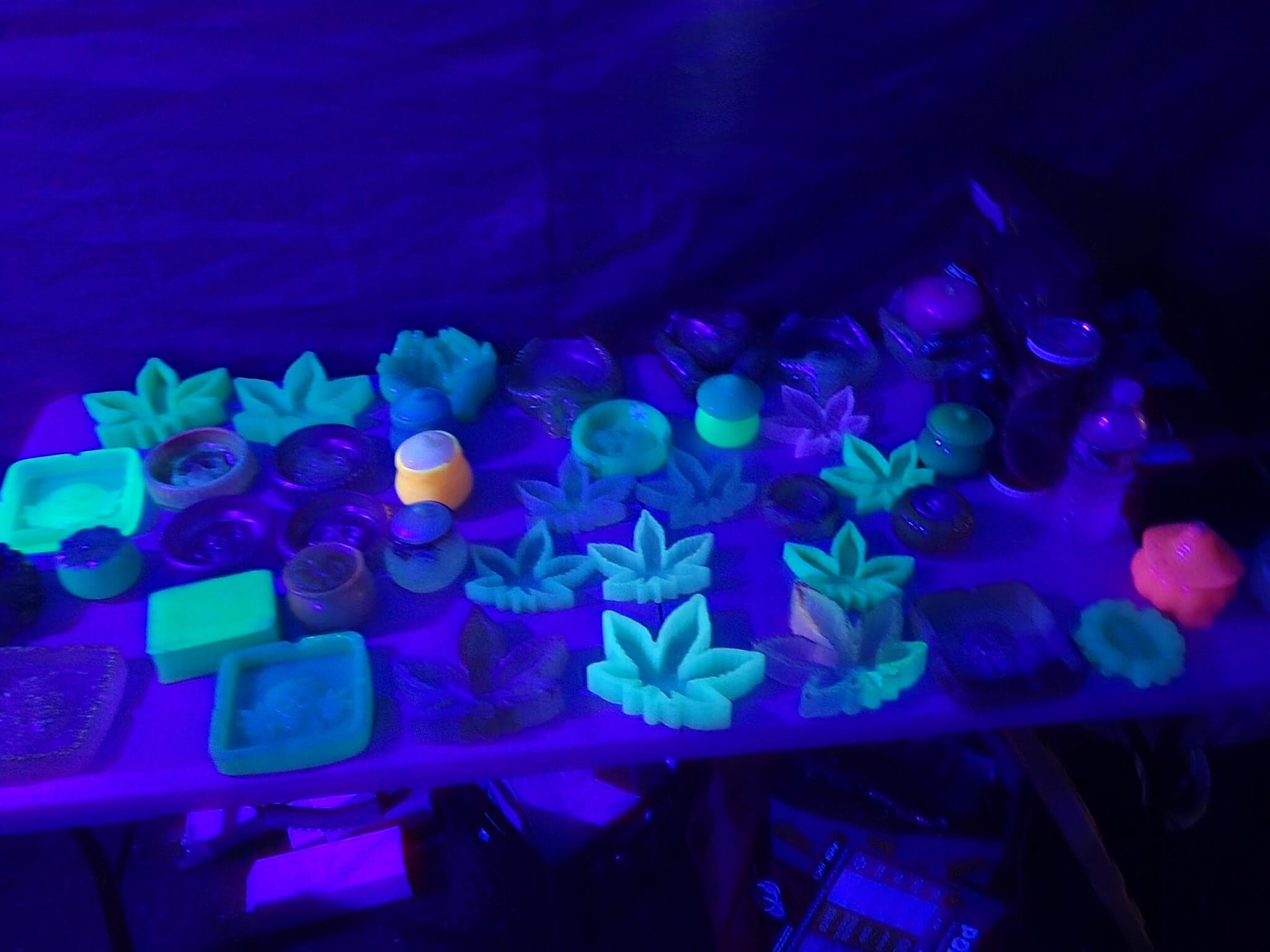 Marc Anthony
                    Designs glow in the dark astray table display